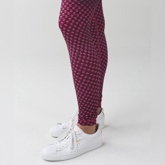 Lululemon Wunder Under Pant III *Full-On Luon
Deep Dive Dip Berry Rumble Black - Picture 5 of 13